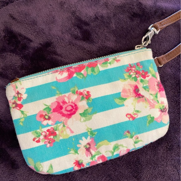 Aeropostale 2012 floral wristlet - Picture 5 of 6